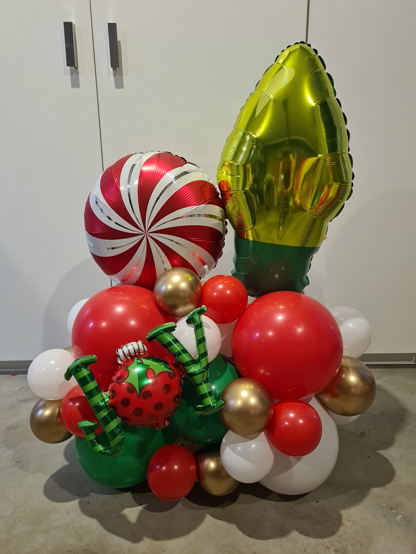 Mid size Christmas Balloon Arrangement