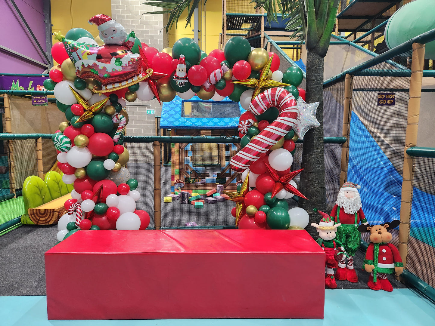 Christmas Balloon Garland