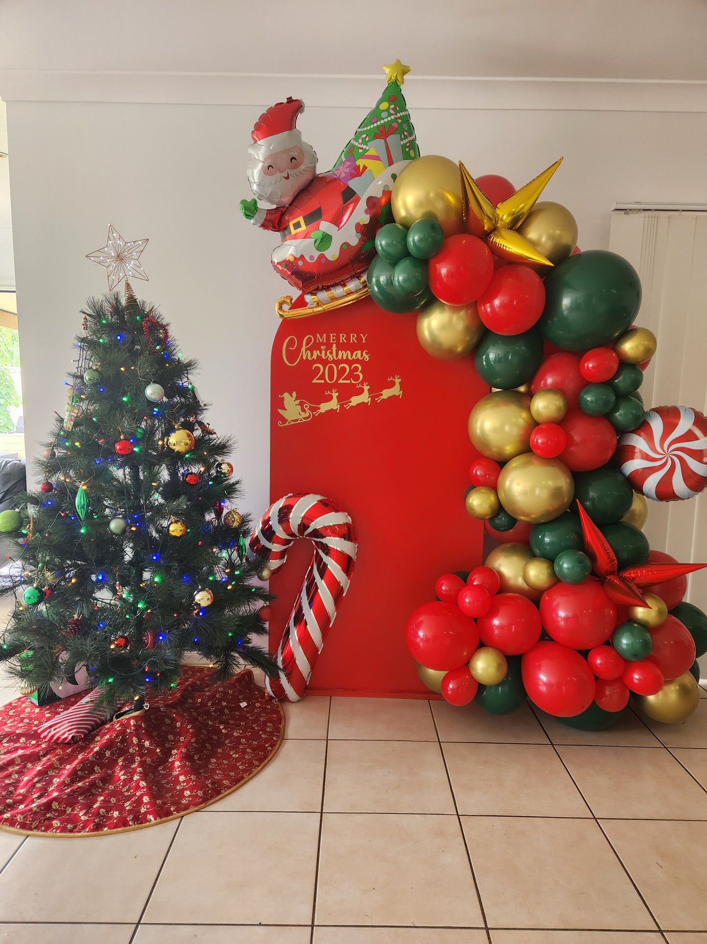 Christmas Balloon Garland