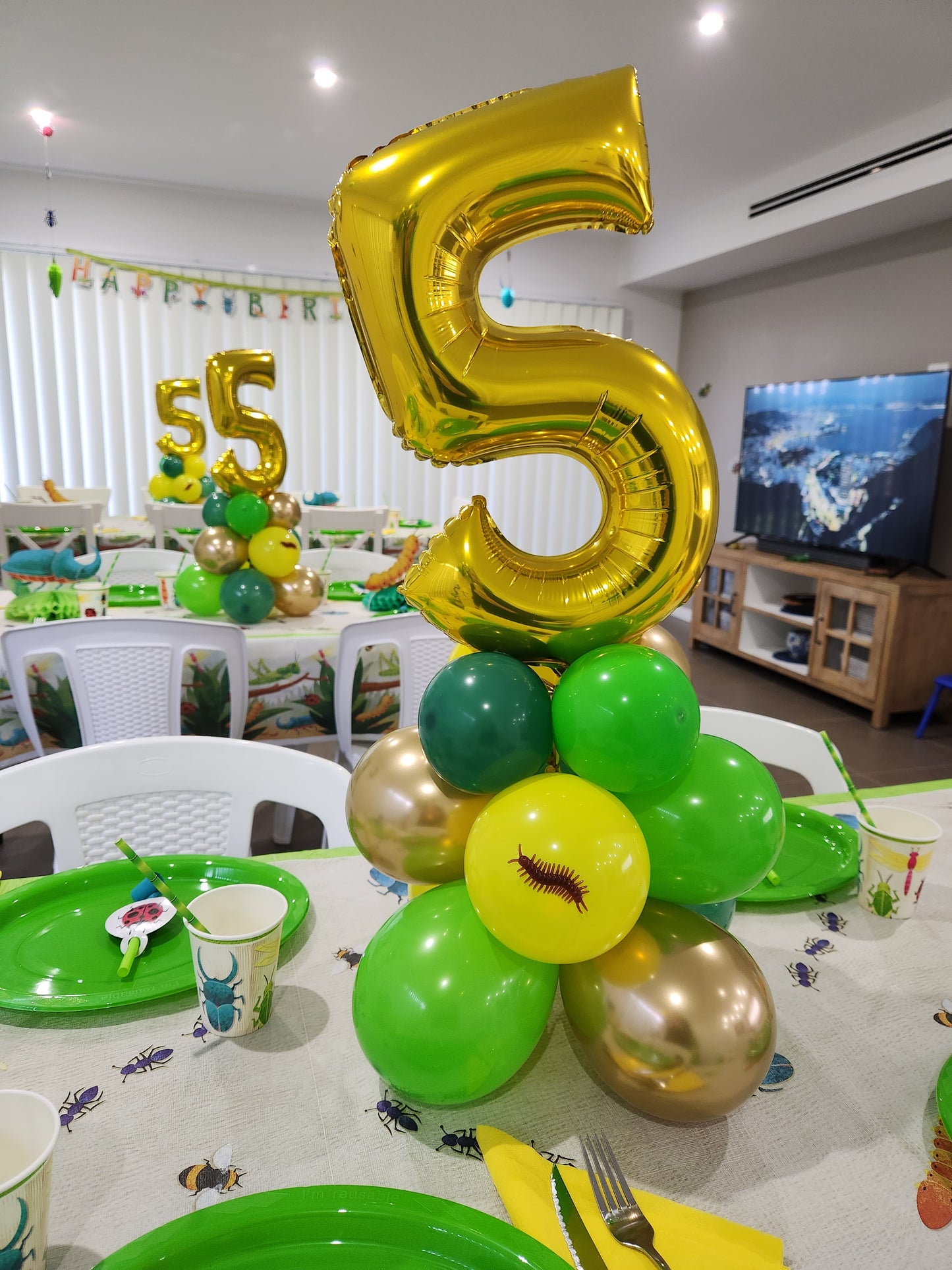 Table top with foil balloon
