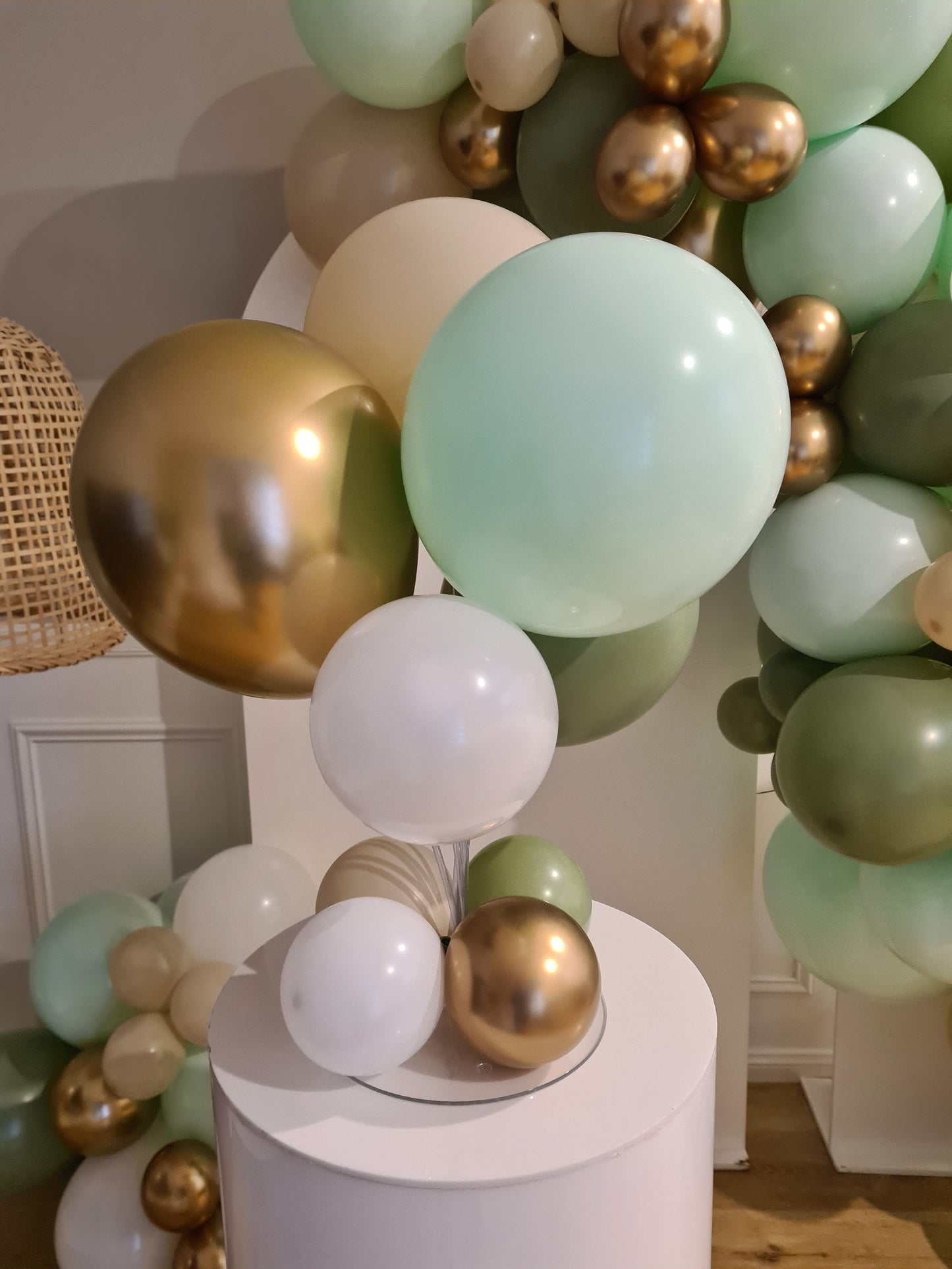 Centerpiece on stand