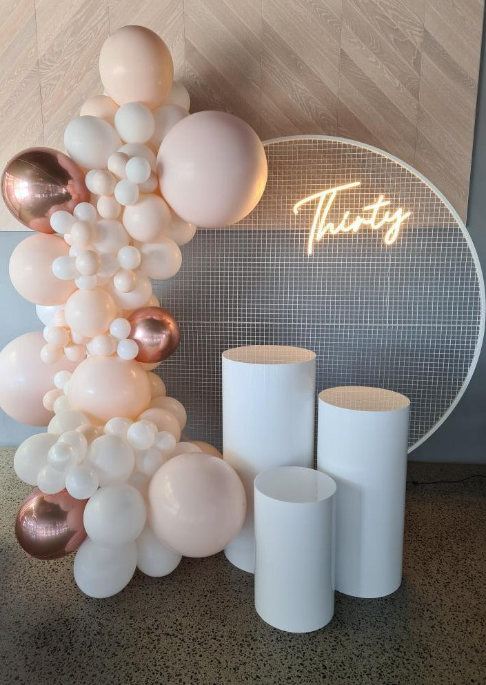 White Round Mesh Wall 1.9m